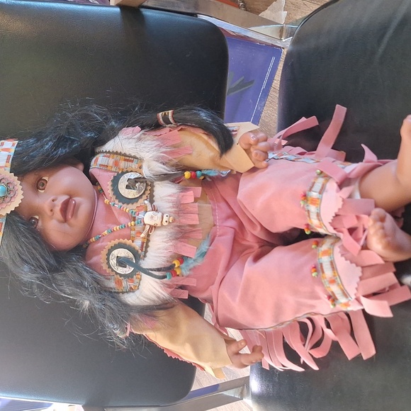 Female Native doll - Picture 4 of 5